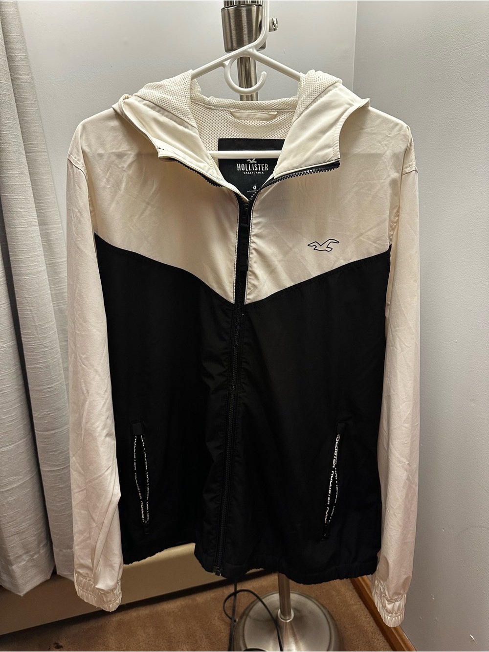 Hollister Men's Black & White Zip-Up Hooded Jacket